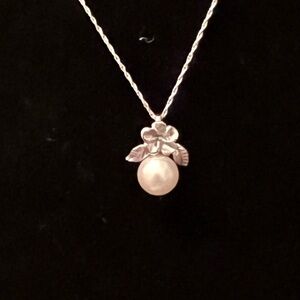 10K White Gold Cultured Pearl Floral Pendant ~1.68g 15x12mm